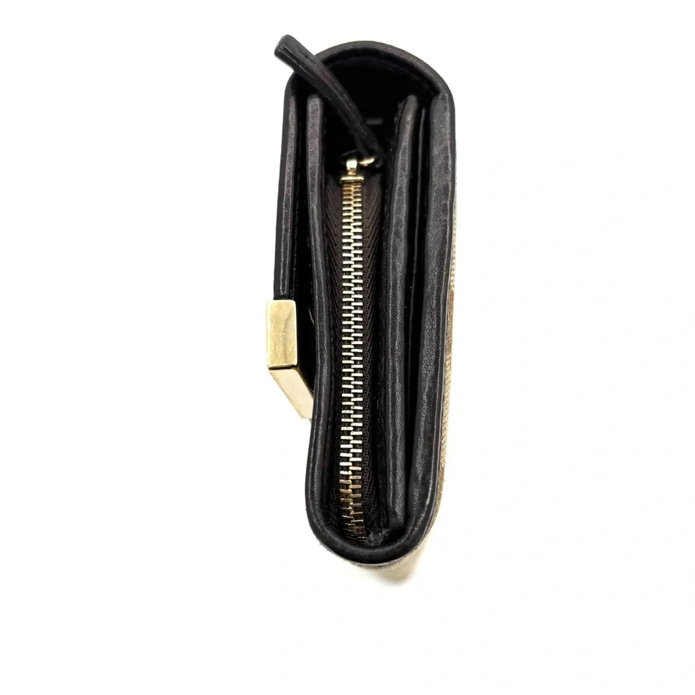 Gucci Brown Wallet with Iconic Monogram Wallet on chain - Picture 3 of 10